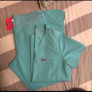 Women Figs Scrub Set